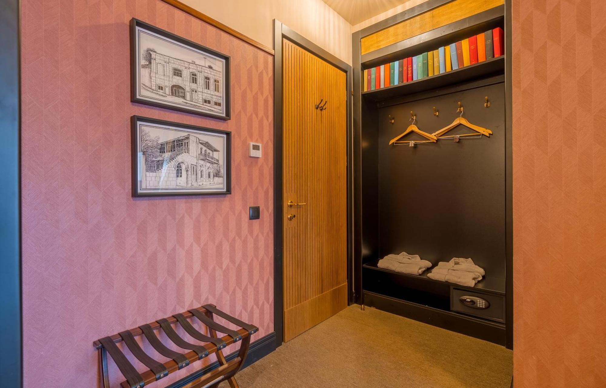 Communal Hotel คูทายสิ ภายนอก รูปภาพ
